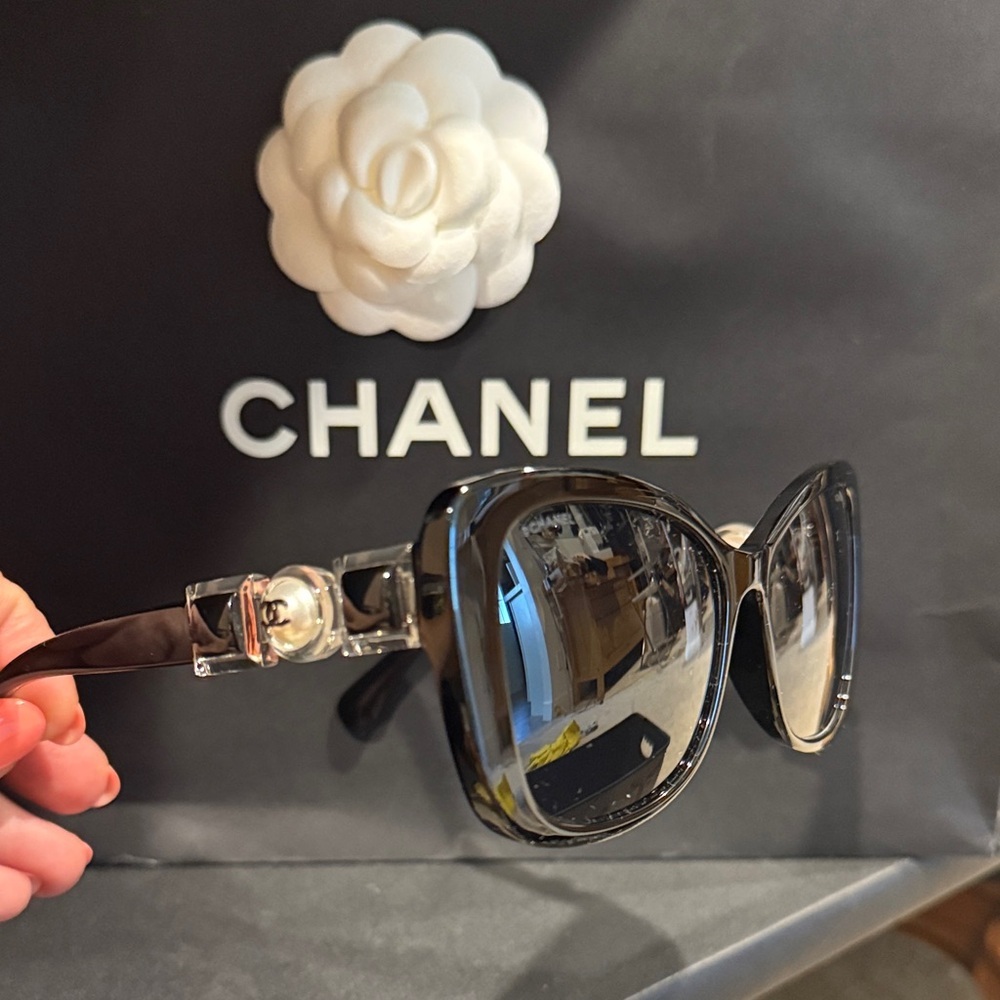 CHANEL Chanel Black Frame White PearL Logo Accent/ N without Case - Picture 7 of 7